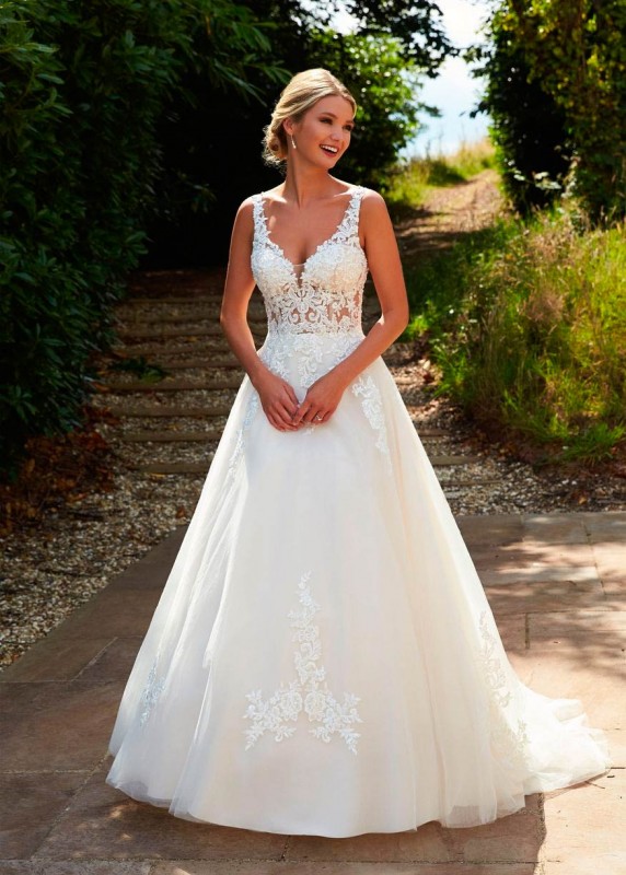 Junes Bridal Wear & Kilt Hire